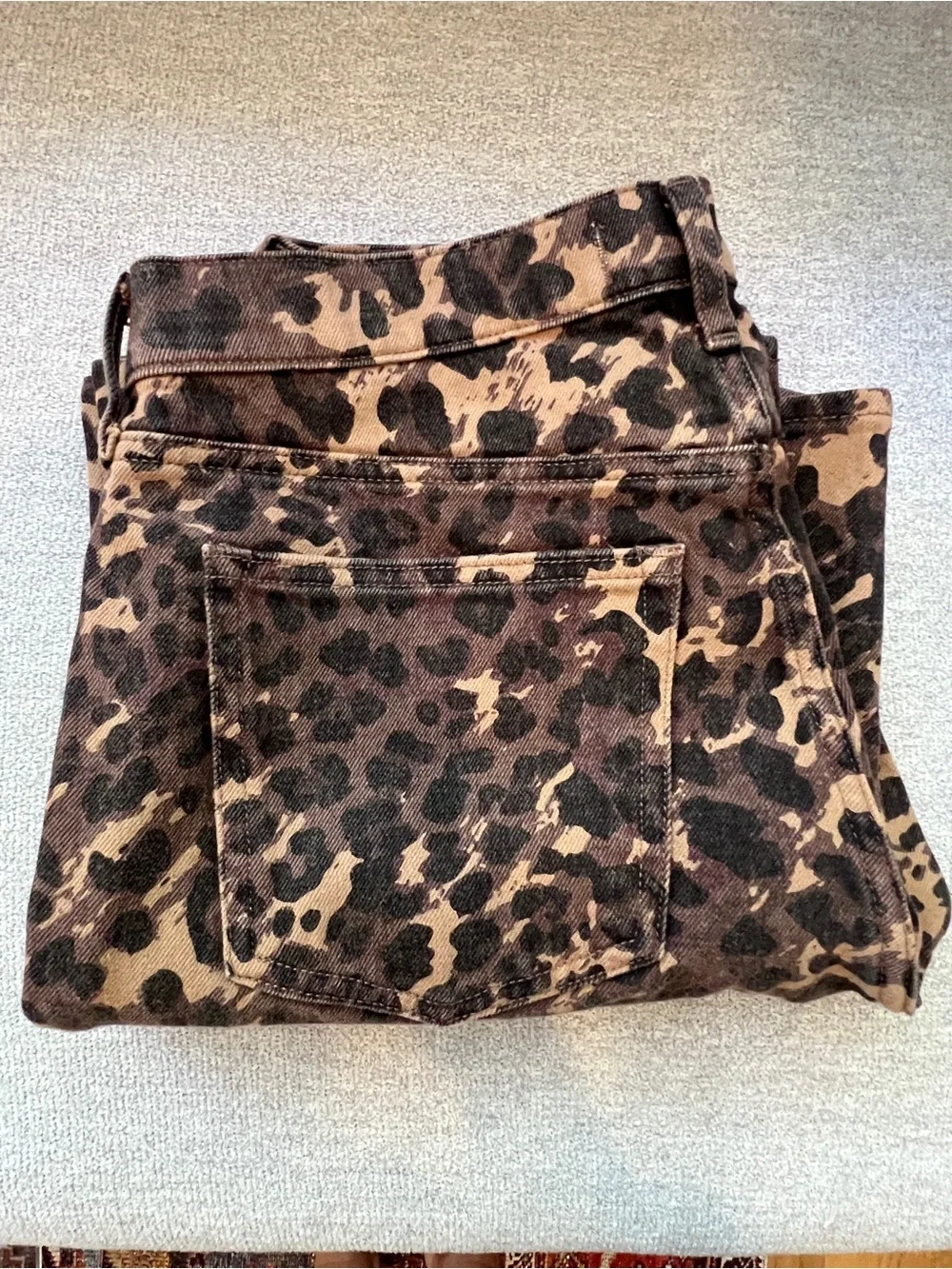 Abercrombie & Fitch Leopard Print Low Rise Baggy Jeans - Picture 7 of 9